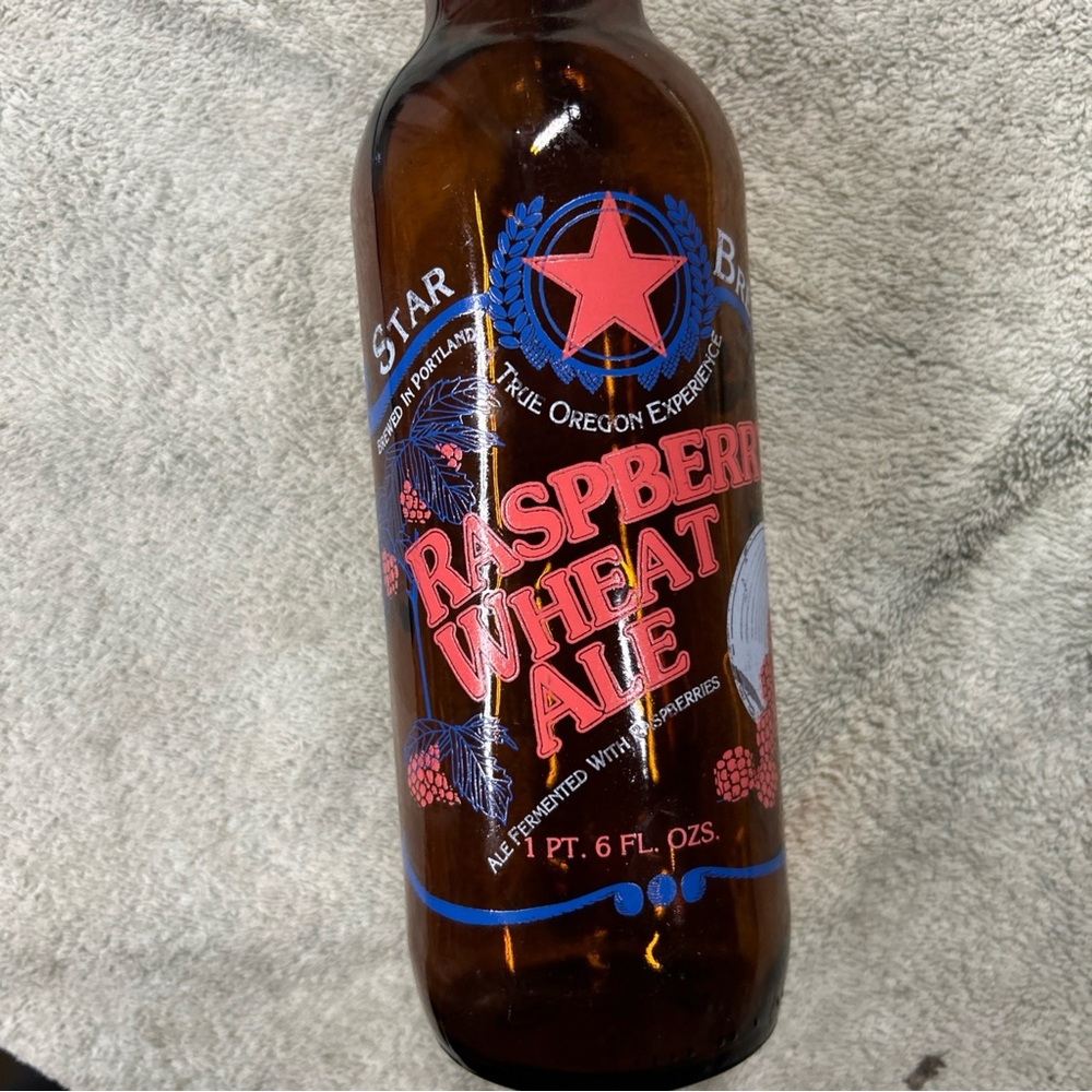 Star Brewing Raspberry Wheat Ale Beer Bottle Portland Oregon Brewery closed
